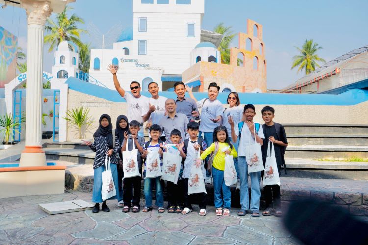 Grand Mercure Malang Mirama Gelar Program CSR Anak Asuh, Ajak Belanja Alat Tulis hingga Wisata Edukasi