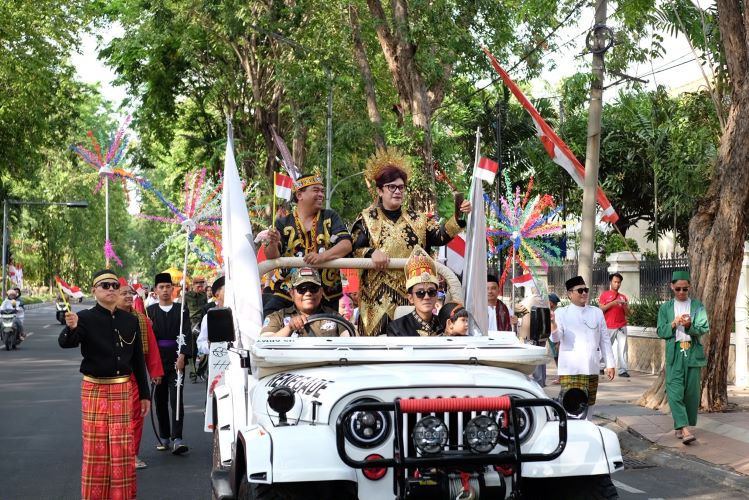Semarak HUT ke-81 RI: Karnaval Busana Daerah dan Fashion Show Warnai Perayaan di Mercure Surabaya Grand Mirama