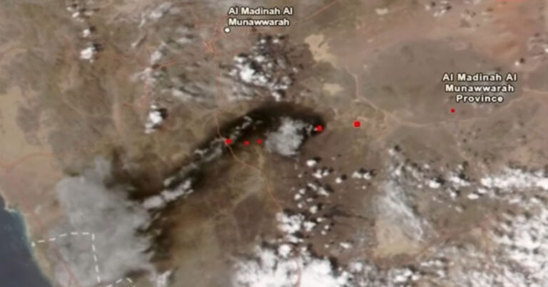 Jalur Pipa Minyak Timur-Barat Arab Saudi Diserang dan Dihentikan Sementara, Satelit Menangkap Kepulan Asap Raksasa 