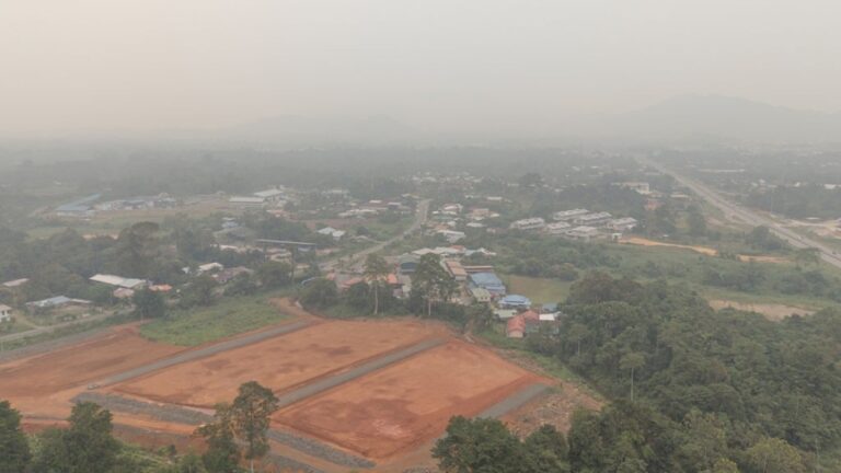 Kabut Asap di Malaysia Kembali ke Tingkat “Berbahaya”, Dokter Sarankan Memakai Masker 