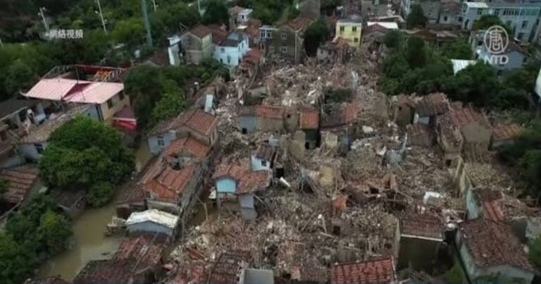 Setelah Banjir di Putian, Fujian, Tiongkok, Rumah-Rumah Terus Ambruk 