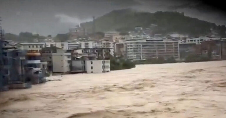 Banjir Setinggi 3 Meter, Rumah-Rumah Roboh Satu per Satu, Fujian, Tiongkok  Dilanda Pelepasan Air Waduk Tengah Malam Tanpa Peringatan 
