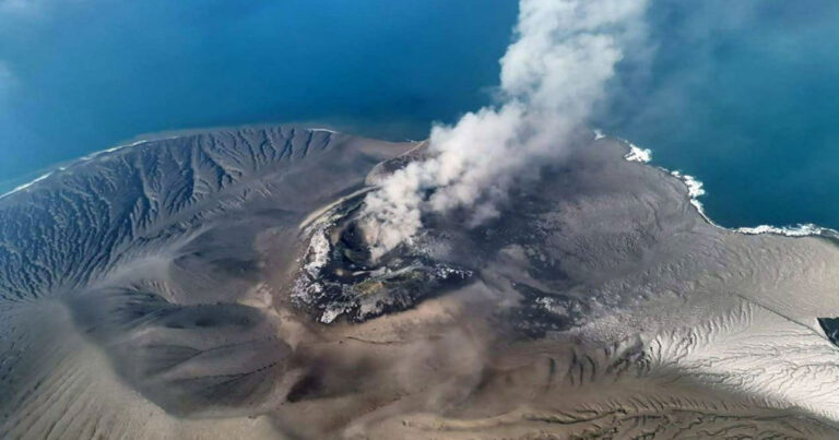(Update) Dampak Erupsi Gunung Anak Krakatau, 8 Bandara Ditutup Sementara 
