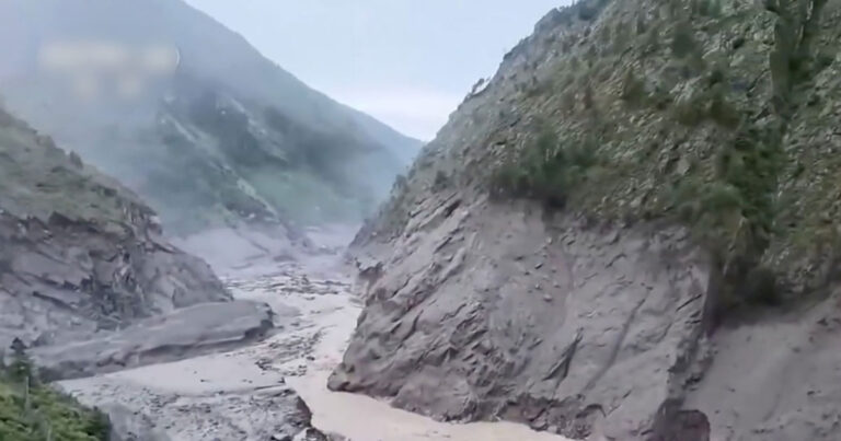 Longsor Lumpur dan Batu Setinggi 60 Meter di Pos Perbatasan Gyirong, Tibet, Keluarga Korban Menangis Pilu di Lokasi 