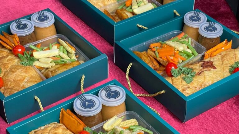 Bukan Beef Wellington Biasa, The Southern Hotel Surabaya Hadirkan Meatloaf Wellington untuk Hampers Akhir Tahun