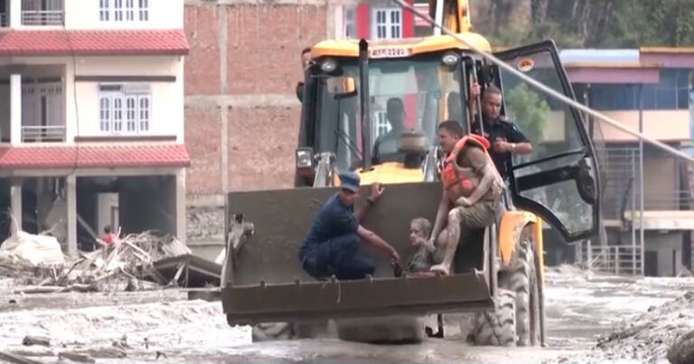 Perbandingan Penanganan Bencana Longsor : Nepal Sibuk Menyelamatkan Korban, PKT Sibuk Menjaga Stabilitas 