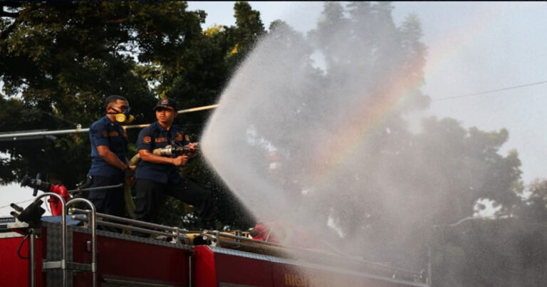 Antisipasi Sebaran Abu Vulkanik, Pemprov DKI Jakarta Serentak Lakukan Penyemprotan Water Mist di Lima Wilayah