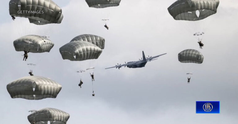 Latihan “Orient Shield” AS-Jepang-Australia : 380 Prajurit Terjun Payung Memukau Para Penonton