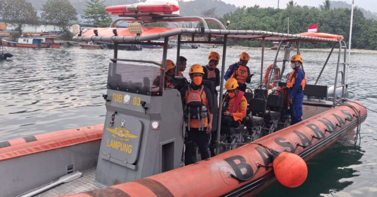 Basarnas Lampung Kerahkan Dua RIB Cari Jurnalis Hilang Kontak di Selat Sunda
